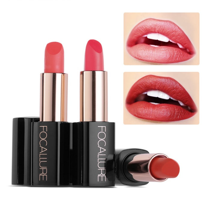 Moisturizing lipstick chicpolly
